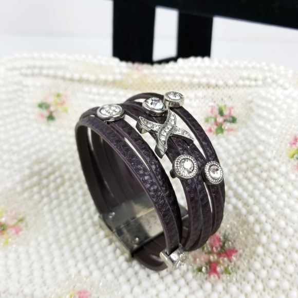 Cuff Bracelet Magnetic Snap - Picture 3 of 8